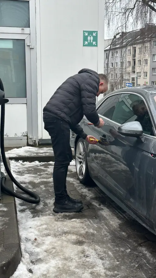 Lackschichtdickenmessung bei der Fahrzeugbegutachtung